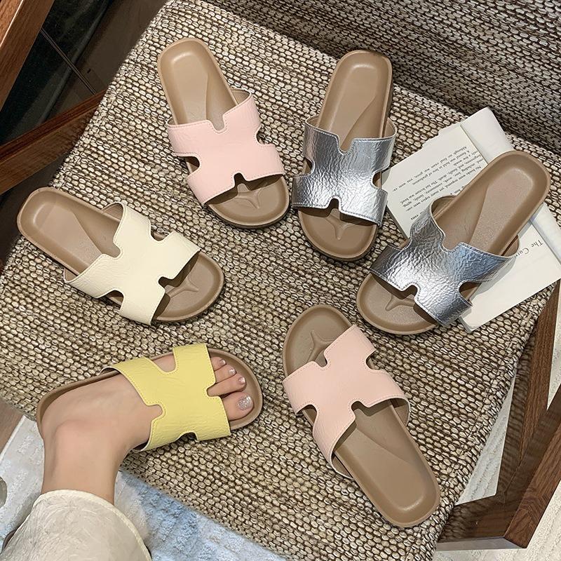 Fashion Word New Soft Sandals Slippers Women's Summer Wear Flat Beach Sandals