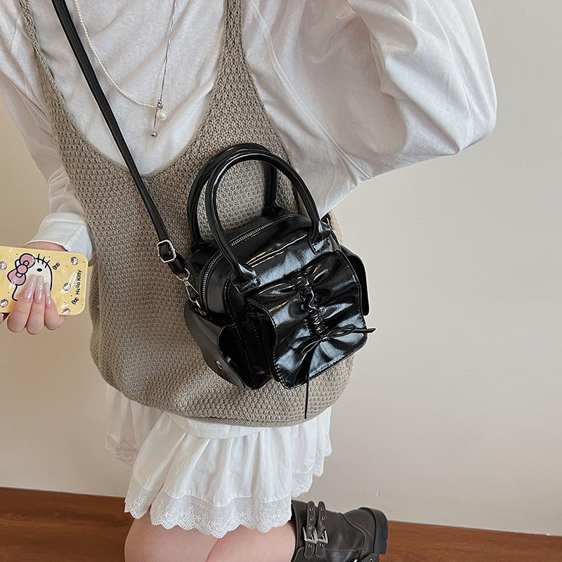 

Сумка-багет в балетном стиле, женская летняя популярная универсальная повседневная на плечо, трендовая маленькая квадратная сумка чёрный