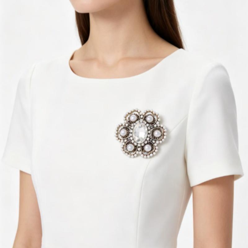 Baroque Style Brooches for Women with Rhinestones Pearls Unisex Design for Elegant or Formal Attire