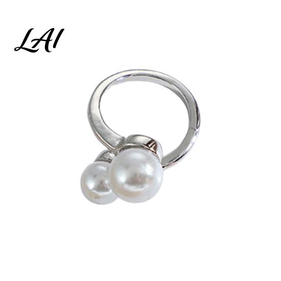 Pearl Combination Brooch Women Scarf Buckle Elegant Versatile Metal Random Arrangement Scarves Clips for Coat Belts Fashion Shirts Gift Ladylike