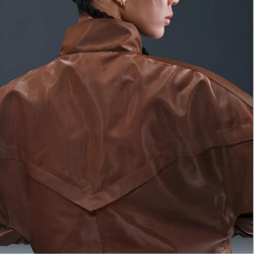 Nike Sportswear Windrunner Women's Shine Jacket (Unisex) Jackets HV2467FA25 | Fauna Brown