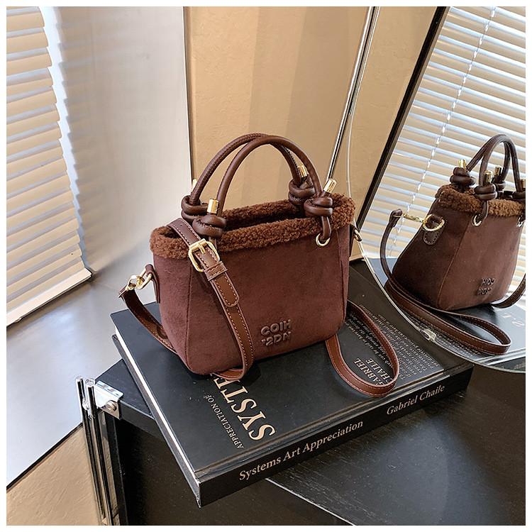 IELGY Fresh Cute Plush Handbag Autumn Winter All-Match One-Shoulder High-End Messenger