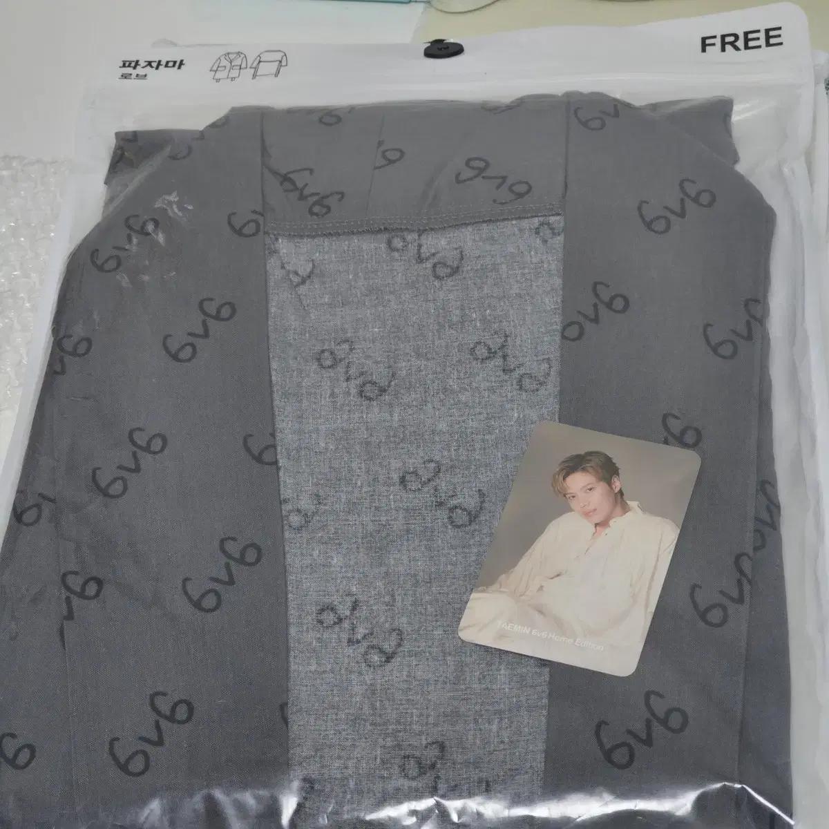 

Блестящий пижамный халат Taemin Spao, нераспечатанный