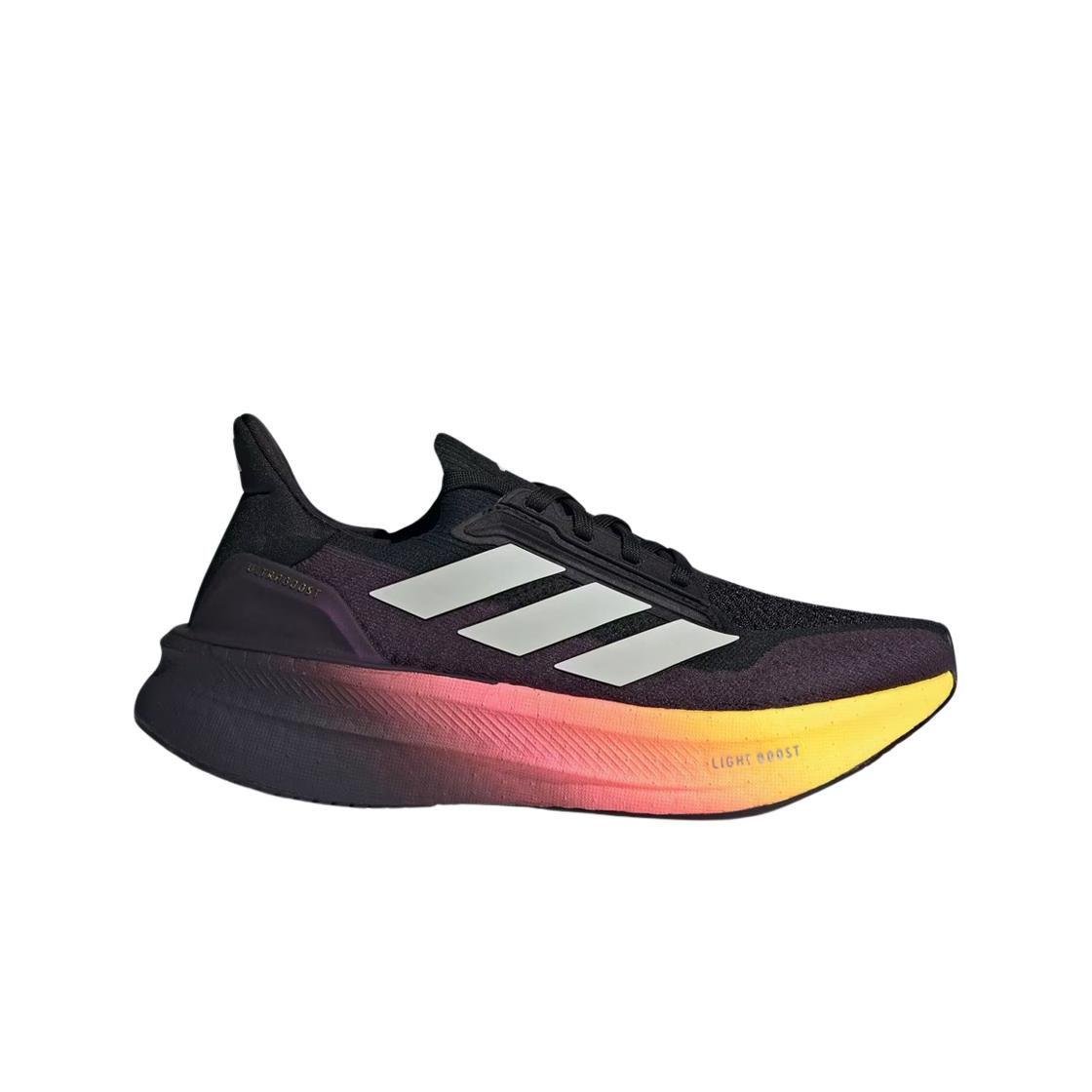 

(в) Adidas Ultraboost 5x Core Black Zero Metallic 245