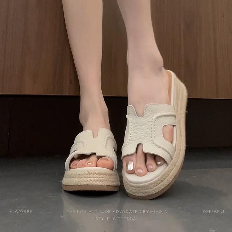 2025 summer new casual outer wear women's slippers soft leather French niche apricot one pedal low heel one-word drag