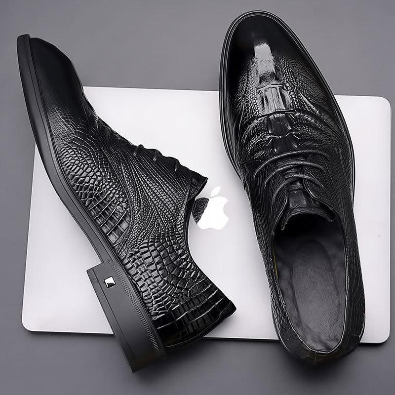Herrenschuhe aus echtem Rindsleder: Britischer Stil, Herbst, spitze Zehenpartie, formelles Krokodilmuster, Braun.