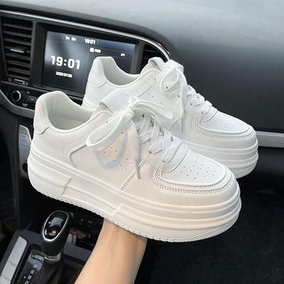 Neue beliebte weiße Sommerschuhe für Damen, Ins-Trend, dicke Sohle, Muffin-Schuhe, höhenverstellbar, vielseitige Sport- und Freizeitschuhe, Board-Schuhe
