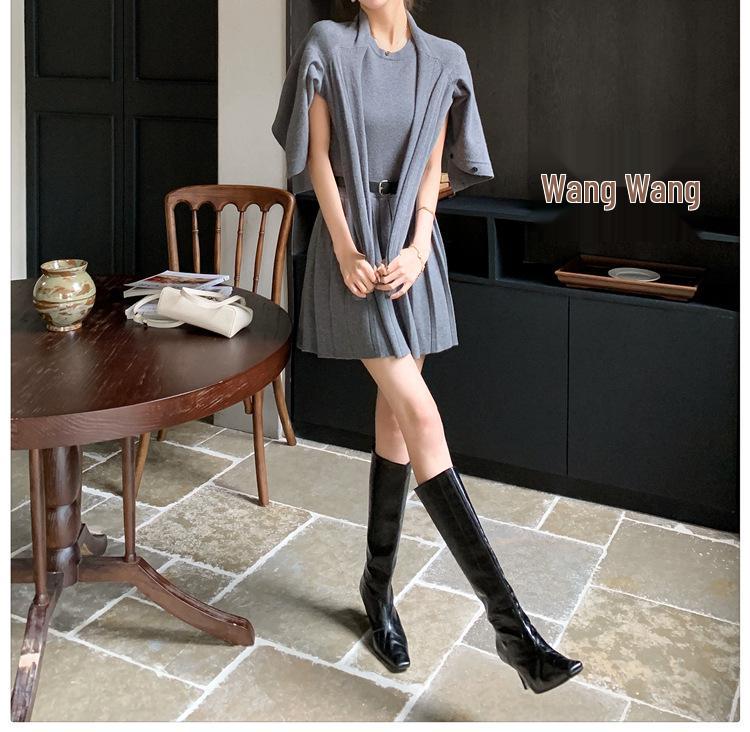 Dámský pletený kardigan a šaty set: Měkký Všestranný Podzimní/Zimní Dvoudílný Set s Svetrovým Kabátem s Kulatým Výstřihem a Plisovanými Špagetovými Šaty-Vestou