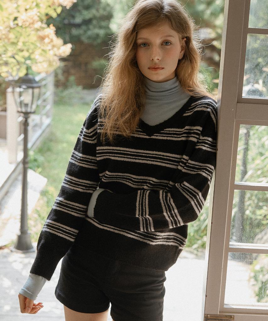 LETTER FROM MOON Brush Stripe V-Neck Knit (Black)
