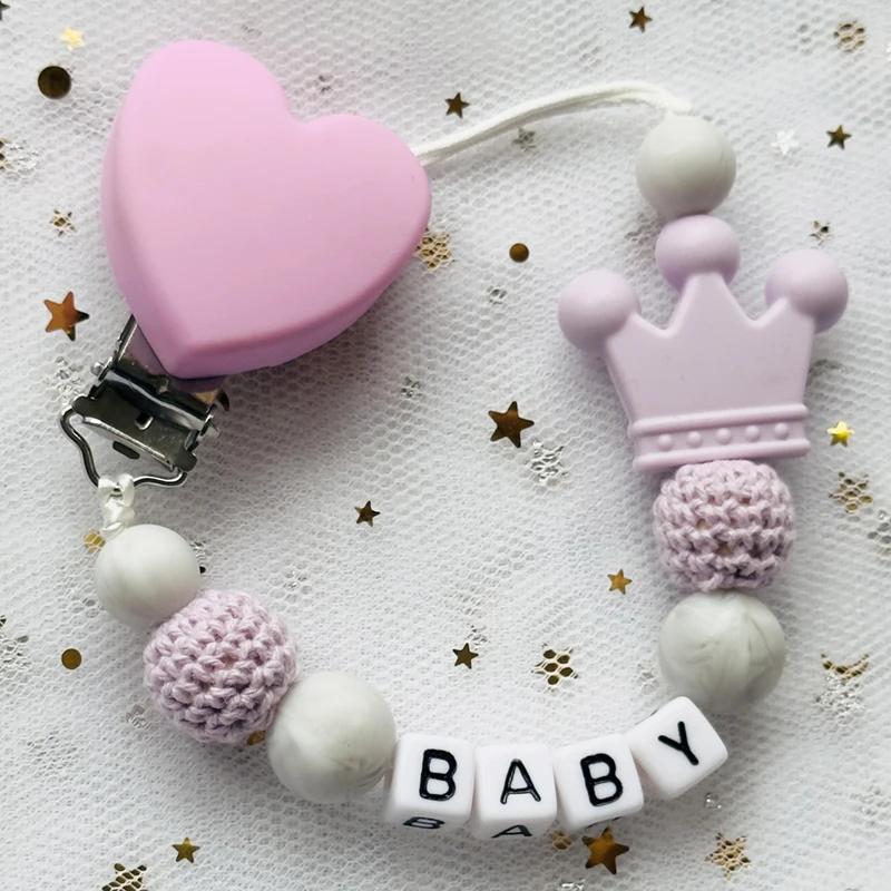 NEUER Individuell Personalisierter Name Schnullerkette Handgefertigte Buchenholz-Kette Silikon-Kronenhalter Schnuller Baby Zahnungsspielzeug Kauspielzeug Geschenk