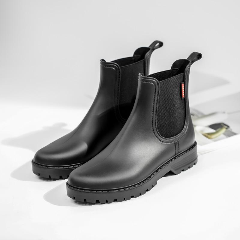 Women's short tube anti slip rain shoes, lightweight waterproof water shoes, fashionable rain boots, PVC one-time moldin