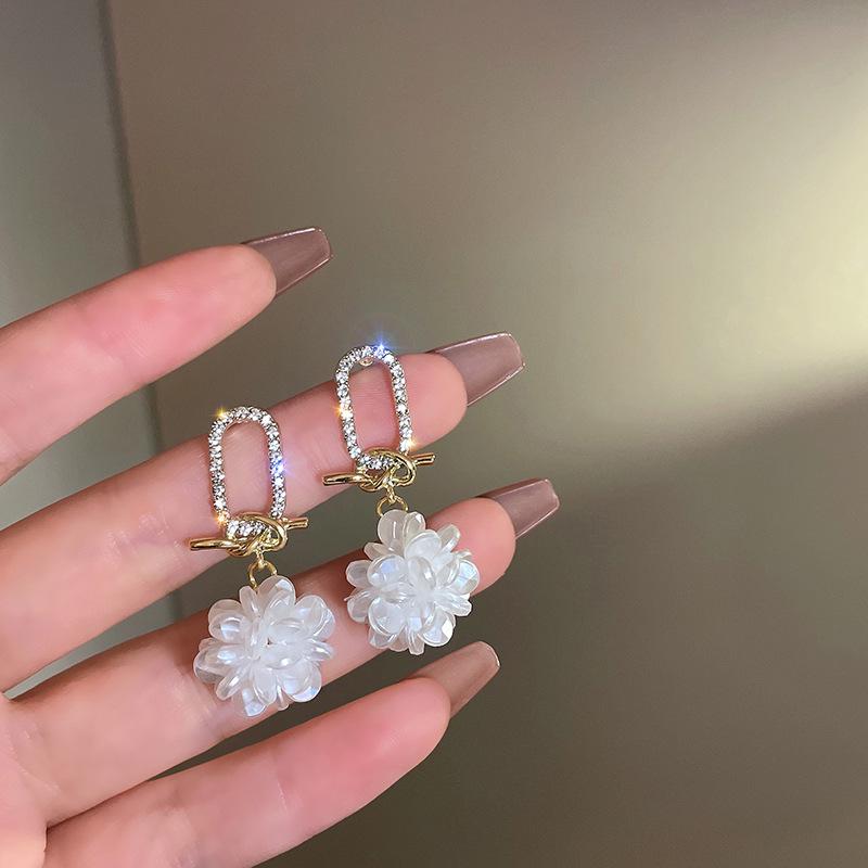 

2023 New S925 Silver Petal Stud Earrings - Simple, Elegant Light Luxury Design