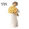 Minimalist Desk Ornament Girl Holding Bouquet Resin Figurine, Faceless Lady Statue, Romantic Desktop for Flower Statue Living Room Bedroom Home Decor,