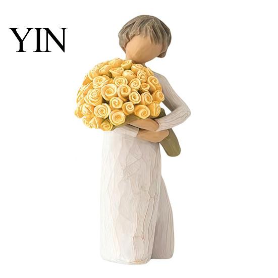 Minimalist Desk Ornament Girl Holding Bouquet Resin Figurine, Faceless Lady Statue, Romantic Desktop for Flower Statue Living Room Bedroom Home Decor,
