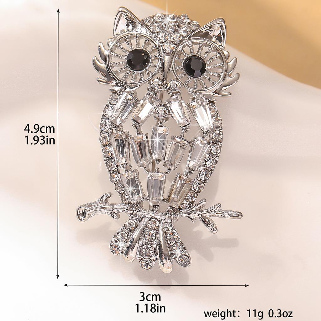 Cross border high-end owl fashion personality brooch with a sense of luxury, light luxury, diamond inlay, versatile chest flower