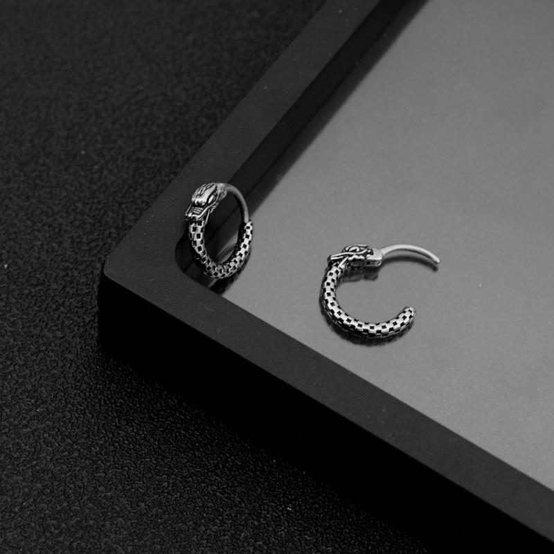 

Винтажные маленькие серьги в китайском стиле в форме дракона, литые серьги для молодых пар, оптовая продажа