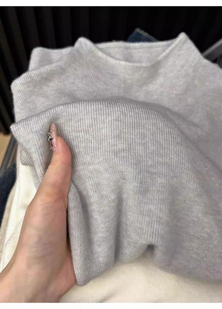 Retro Green Age-Defying Layered Sweater: Women's Soft Half-High Collar Knitwear for Autumn/Winter