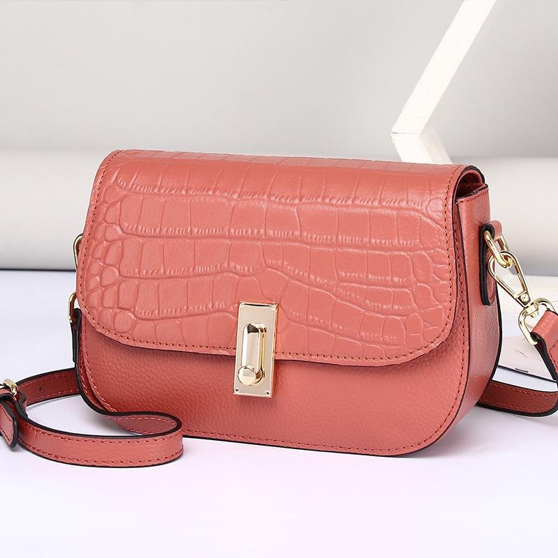 

Высококачественная сумка-седло с узором под аллигатора, кожаная нишевая сумка с откидным клапаном и замком, двойной плечевой ремень, маленькая квадратная сумка. кирпич красный