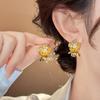 Boucles d'Oreilles Clous Fleur en Métal Français Élégantes pour Femmes - Haut de Gamme, Tendance, Polyvalentes, Style Cool