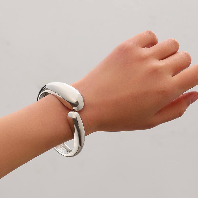 Elegant Geometric Ring & Smooth Choker Bracelet Set for Women - Fashionable European & American Style