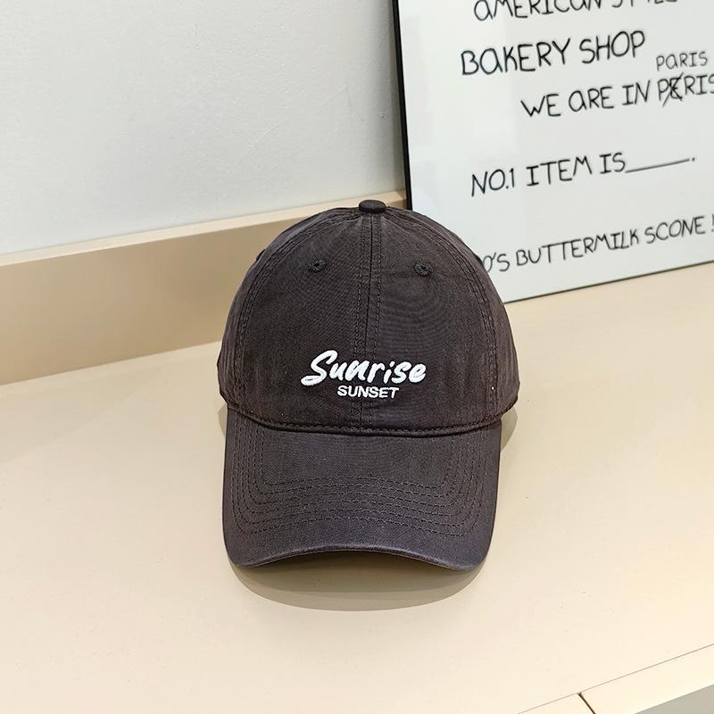 Spring and summer alphabet sunscreen cap, the same for men and women, a small visor for couples, and a trendy baseball cap for students.