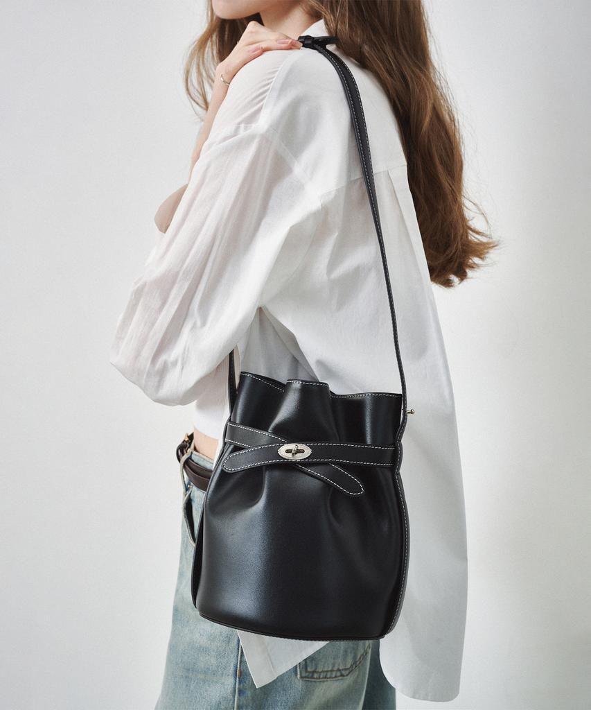 Ostkaka Classic Belt Bucket Bag Black