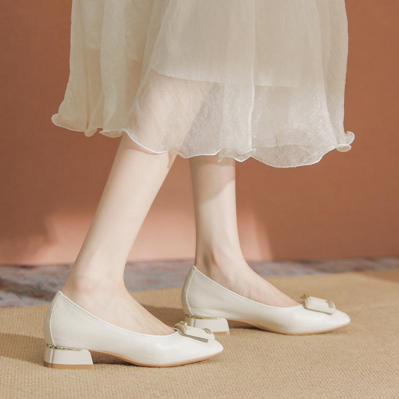 Soft sole soft leather medium heel single shoes women's versatile comfortable thick heel shallow mouth evening breeze gentle new