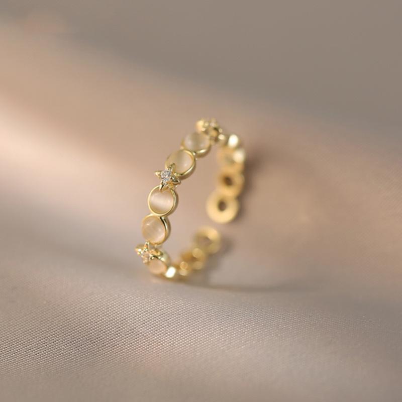 

Modern Adjustable Copper Ring For Women With Beautiful Starry Cat Eye Stone
