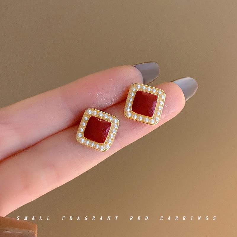 2024 D Retro Wine Red Velvet Rose Pearl Earrings: Hong Kong Style, Autumn/Winter Trend