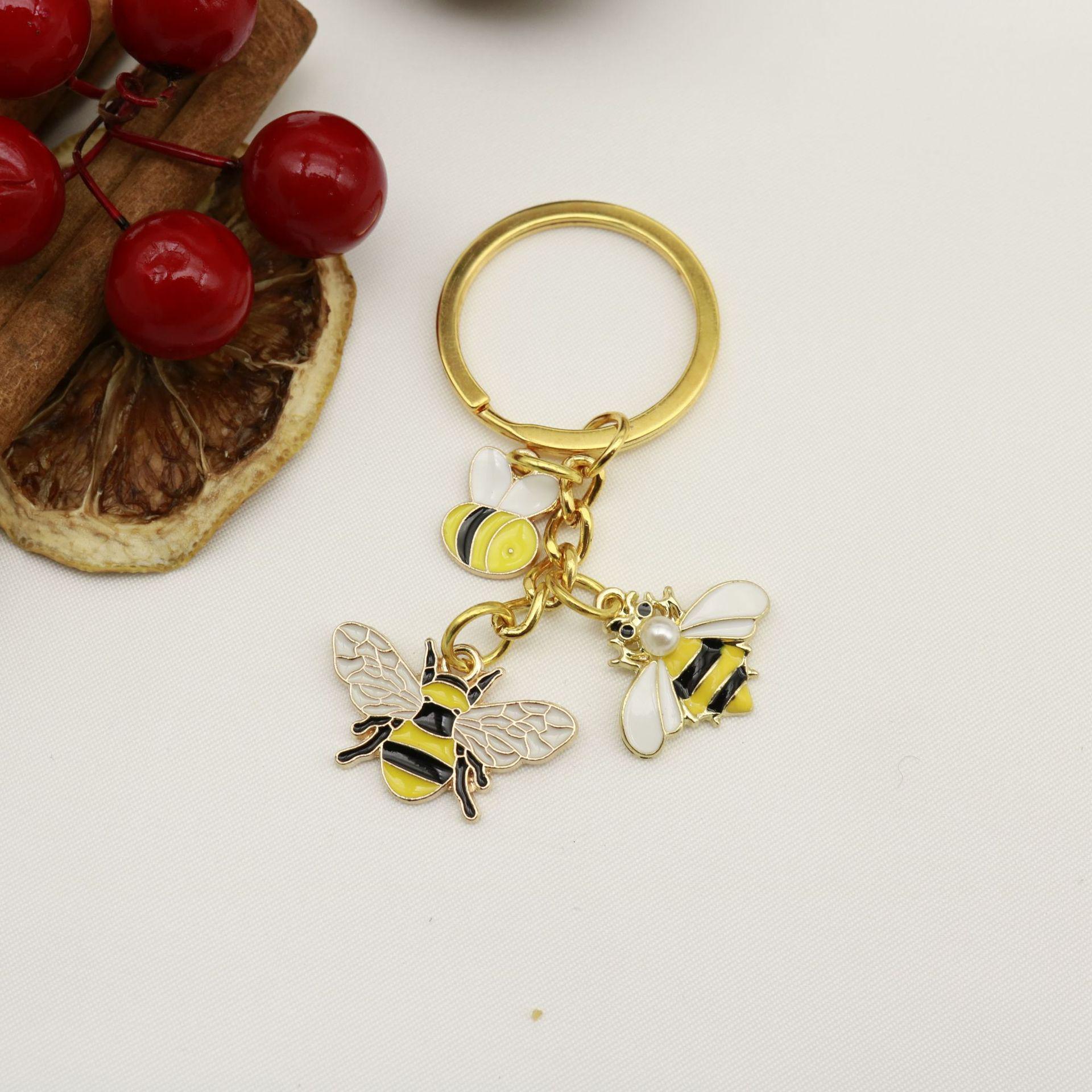 Fresh Daisy Honey Pendant Keychain – Pastoral Style Charm Accessory