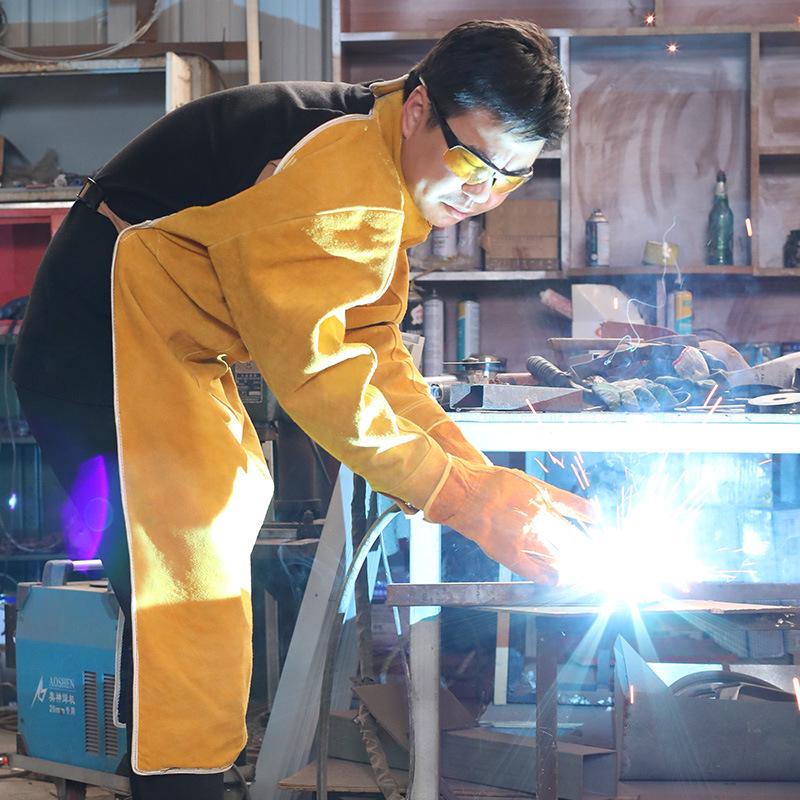 Cowhide Welding Suit – Flame Retardant, Anti-Scald, High-Temperature & Wear Resistant Leather Apron for Welders.