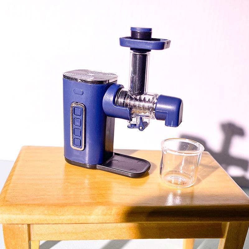 

1 Set Mini Food Play Fruit Juicer Machine 1:12 Scale Dollhouse Miniature Juicer Blender Simulation Model Scene Decoration A2