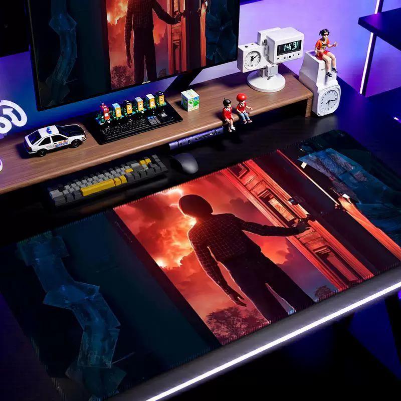 Neues High-Definition-Druck Stranger Things Leder-Mauspad Übergröße Film-Ausschnitt Schreibtischunterlage für Wohnheim E-Sport Anti-Rutsch-Maus-Tastatur-Pad Tischmatte