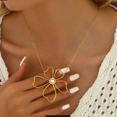 1-piece  Trend Hollowed Out Flower Pendant Necklace, Women's Personalized Holiday Party Accessories Jewelry