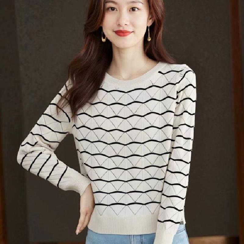 Ein mädchenhafter, farbblockierender, wellenförmiger Strickpullover mit langen Ärmeln für Frauen im Herbst, süß und jugendlich, lockeres und vielseitiges Oberteil