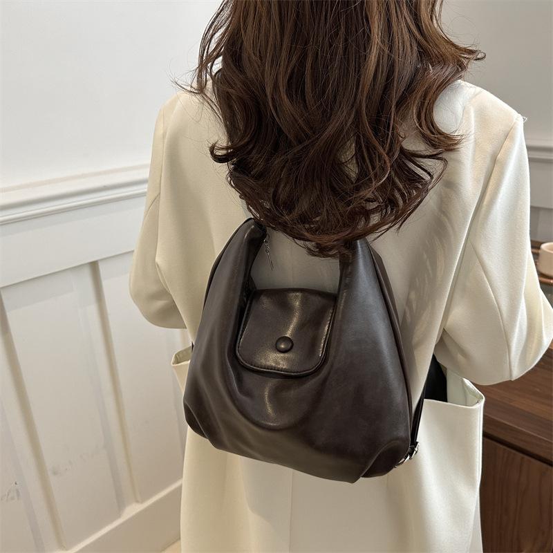 Vintage underarm tote bag female college student class commuter shoulder bag 2025 autumn and winter niche casual women's bag black