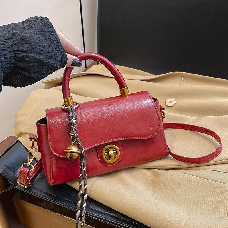Fashion 2025 Summer New Small Square Bag Women's Handbag Trend Chain Red Wedding Bag Shoulder Messenger Bag