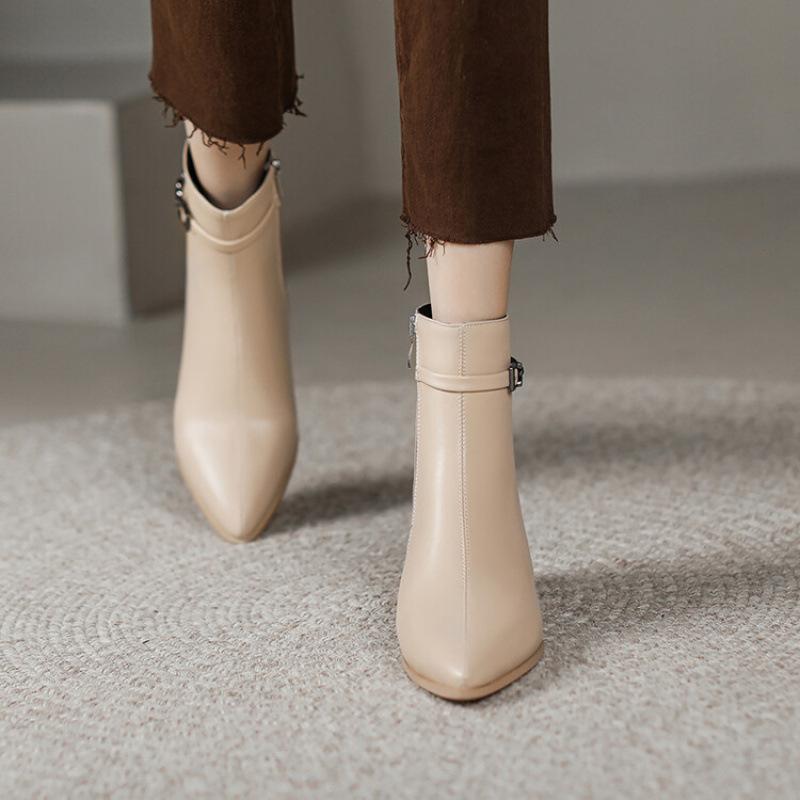 Herbst und Winter Koreanische Version von Niedrigschaft Damenstiefel Gummisohle Große Größe Lederstiefel Neue Runde Spitze Mittlerer Absatz Seitenreißverschluss Martin Stiefel