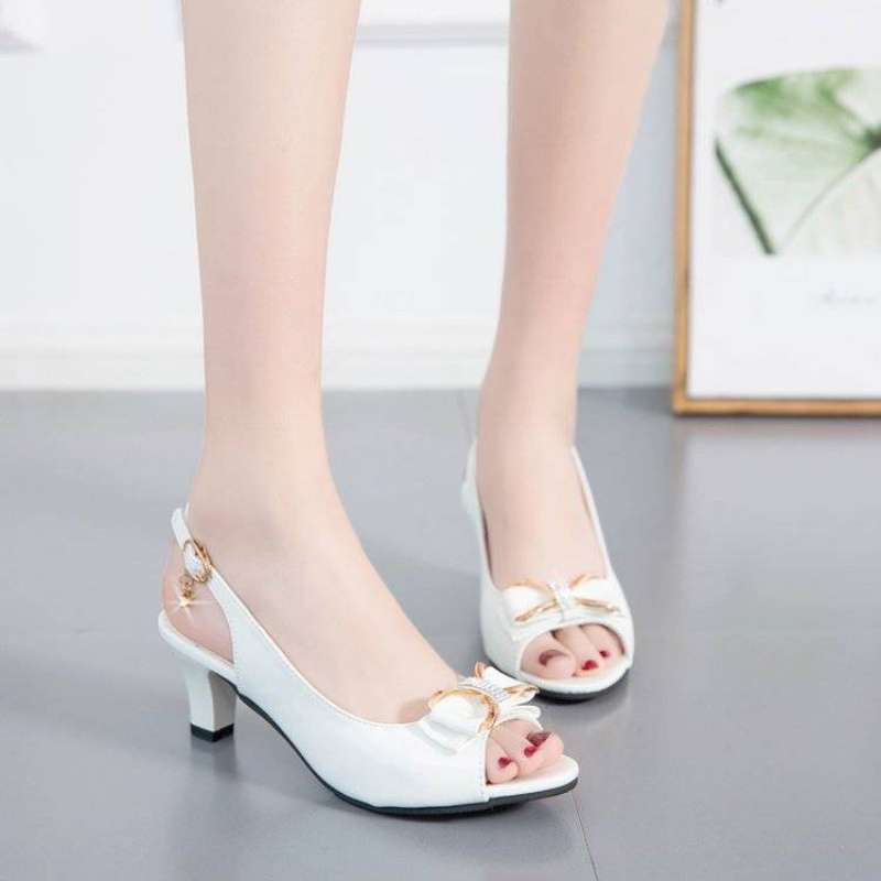 Fish mouth sandals women's thick heel 2025 spring and summer new one-word buckle high heels Korean version versatile medium heel shallow mouth women's