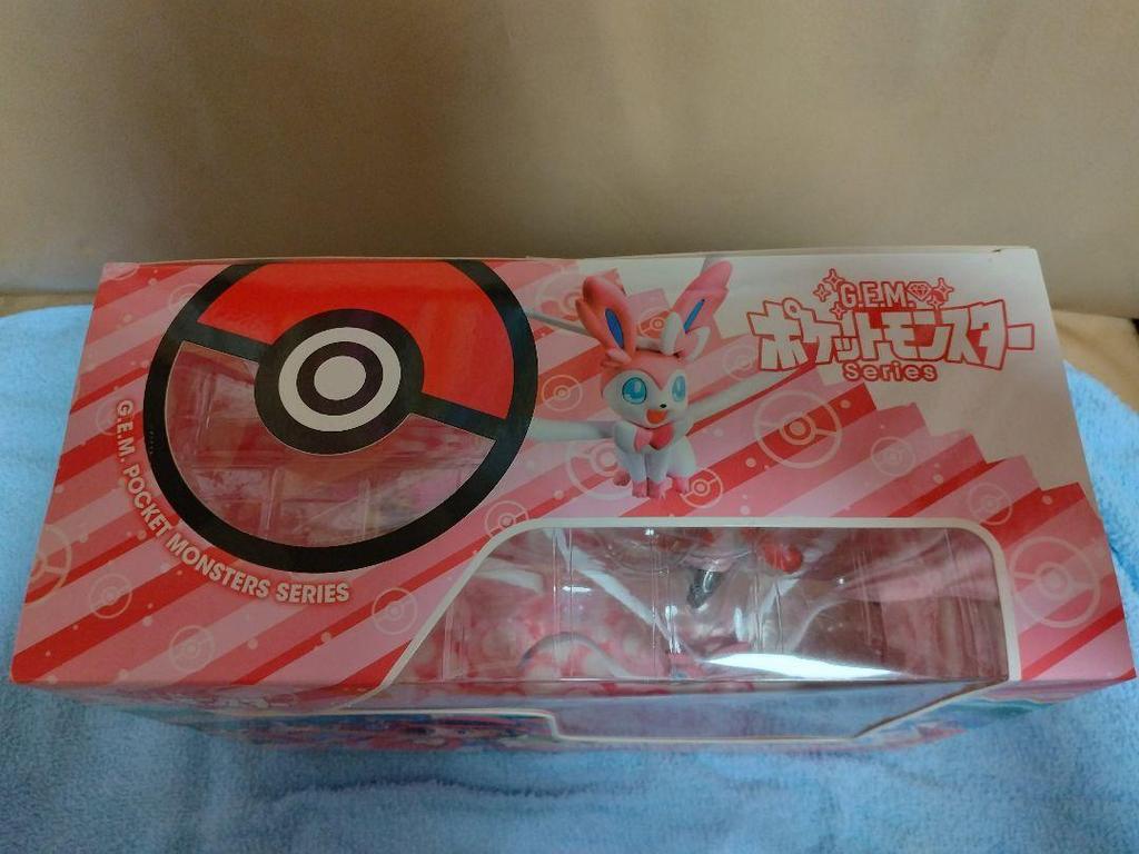[USED] Serena & Sylveon GEM Figure with first-run bonus