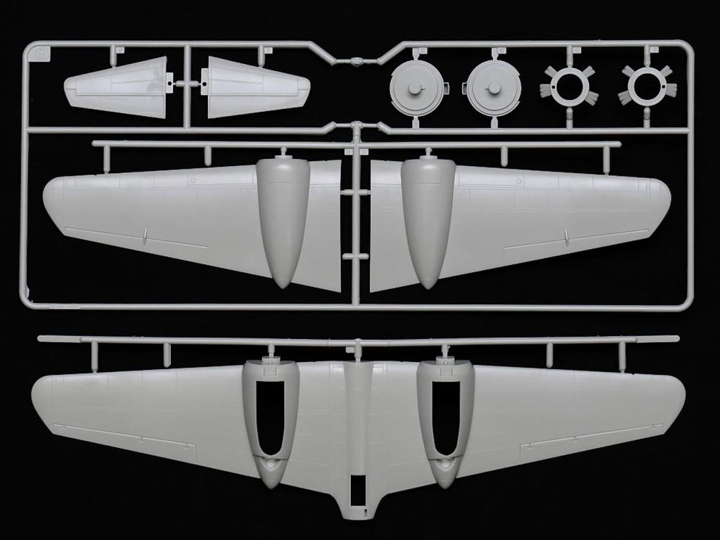 TAMIYA Scale Limited Product Headquarters Reconnaissance Aircraft Type Set Plastic Model 25217 1/48 Hyaku-style III/Kurogane 4-Ki