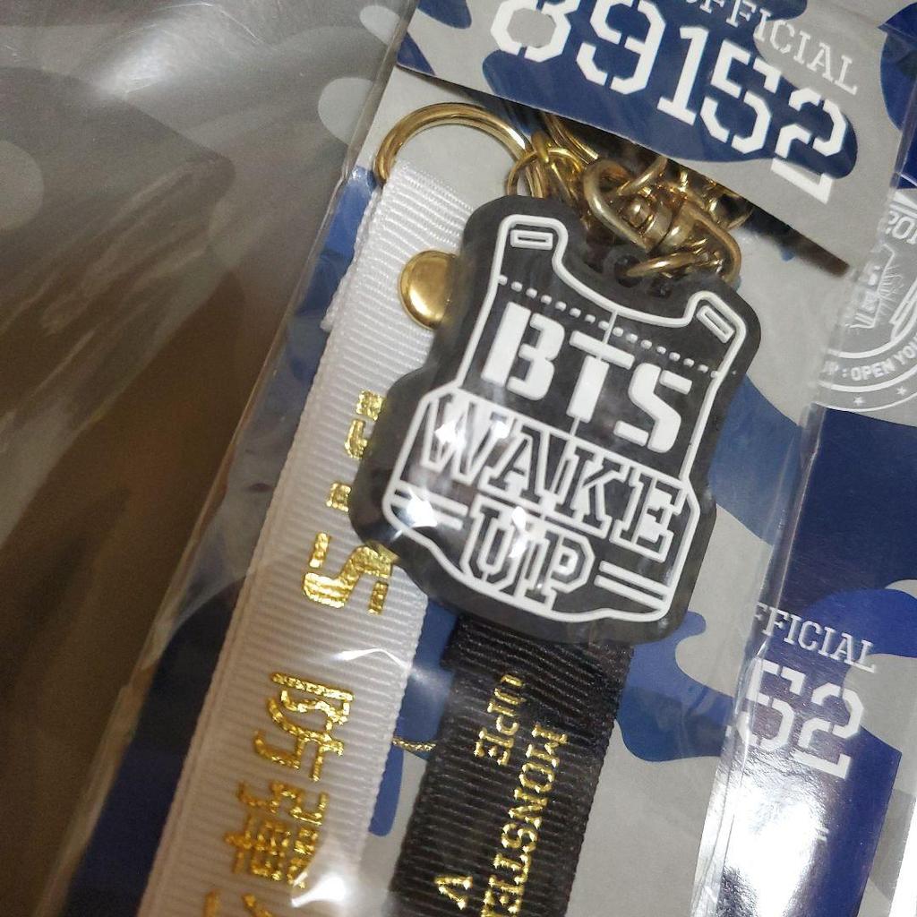 [USED] BTS Rare 2015 Early Merchandise Key Ring WAKE UP