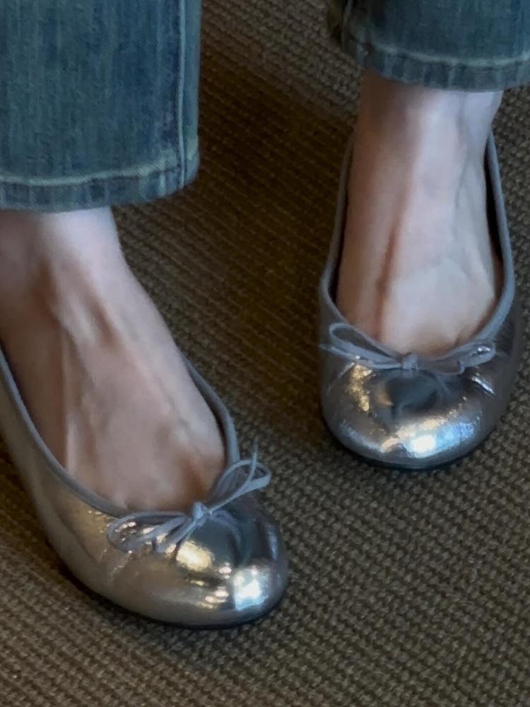 

Sheepskin version~ British style bow shallow mouth flat shoes women s 2025 summer new casual versatile Mary Jane shoes 35 серебряный