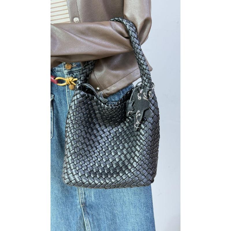 Internet Celebrity Explosion Star Woven Bag Champagne Tote Bag Large Capacity Gun Same Hand Shoulder Bucket Bag