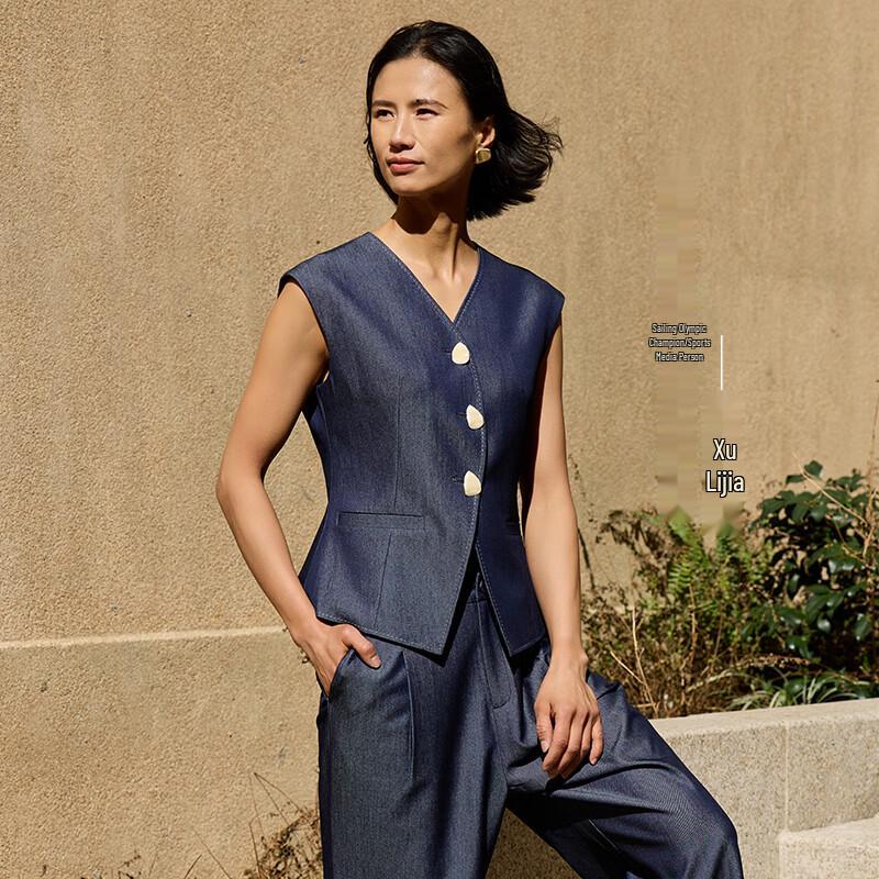 Navigare Women's Slim V-Neck Vest