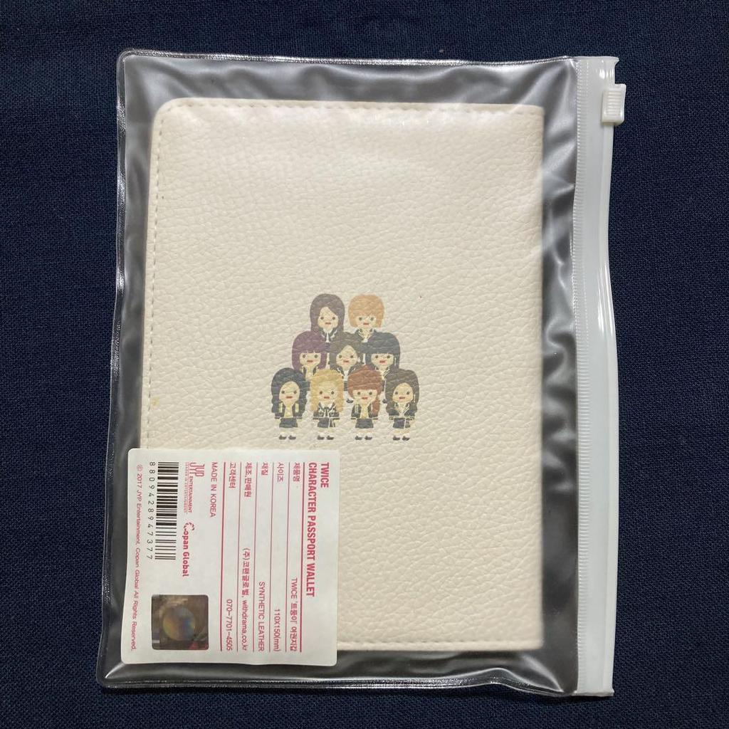 [USED] TWICE CHARACTER PASSPORT WALLET