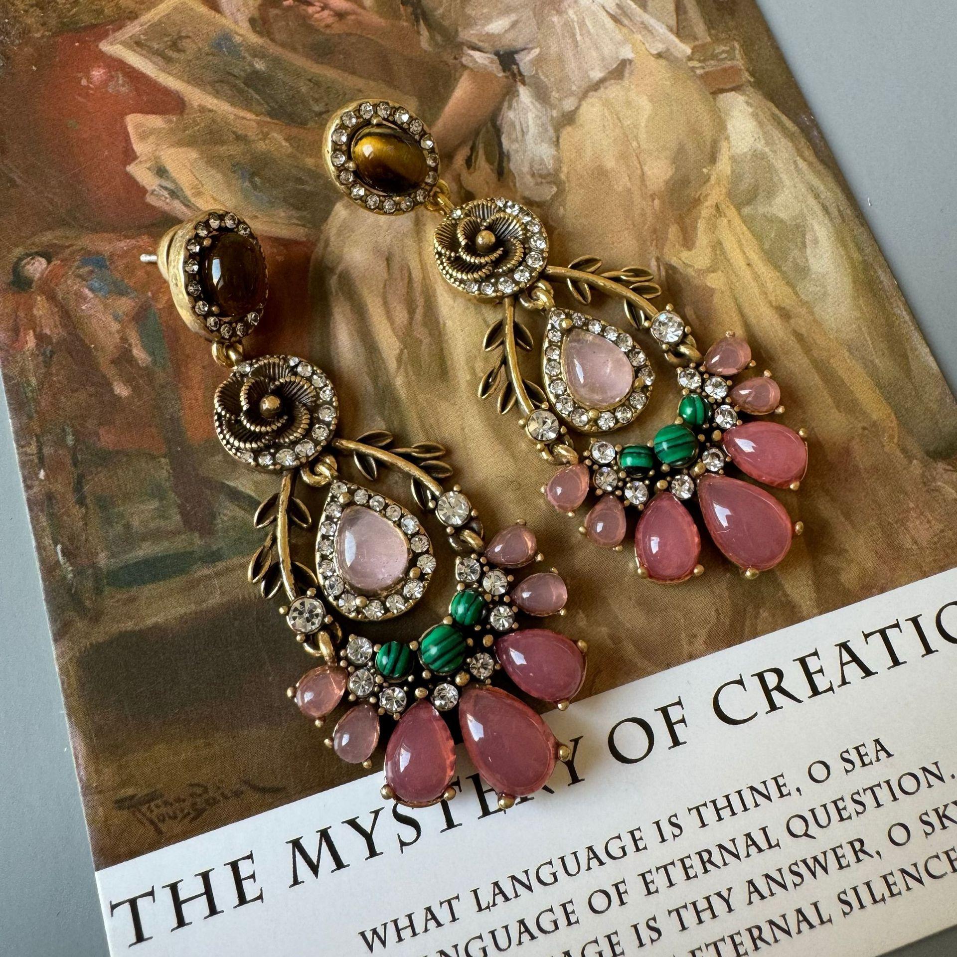 

Кулон-капля из камня тигровый глаз с цветком, ожерелье, средневековое винтажное, легкая роскошь, цепочка на ключицу, темпераментное универсальное украшение