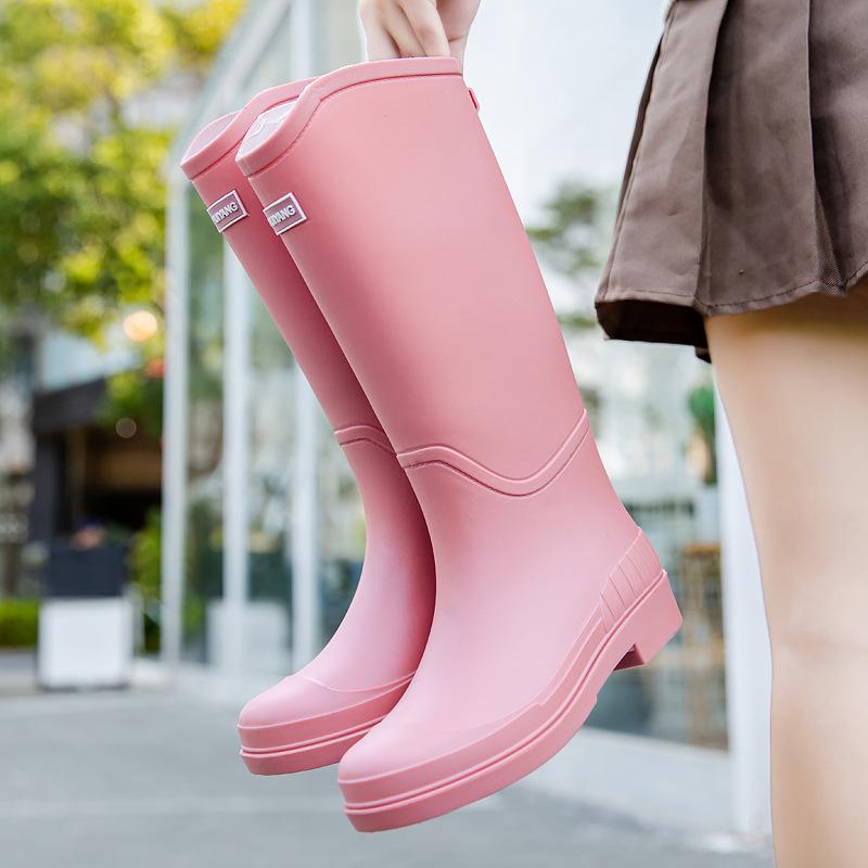 Fashion high rain boots, new women's long water boots, warm and velvet casual rain shoes, trendy outdoor water shoes for winter