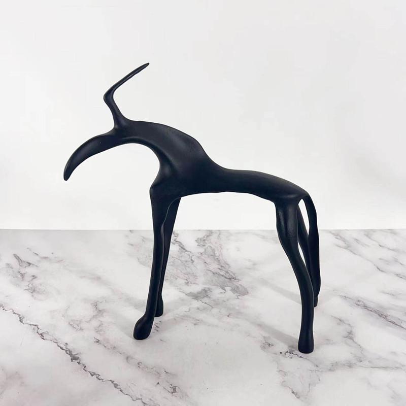 Abstrakte Gusseisen-Ochsen-Bauer-Skulptur Ornament, Minimalistisches Schwarzes Metall-Bullen-Tier-Modell Statue, Wohnzimmerdekoration