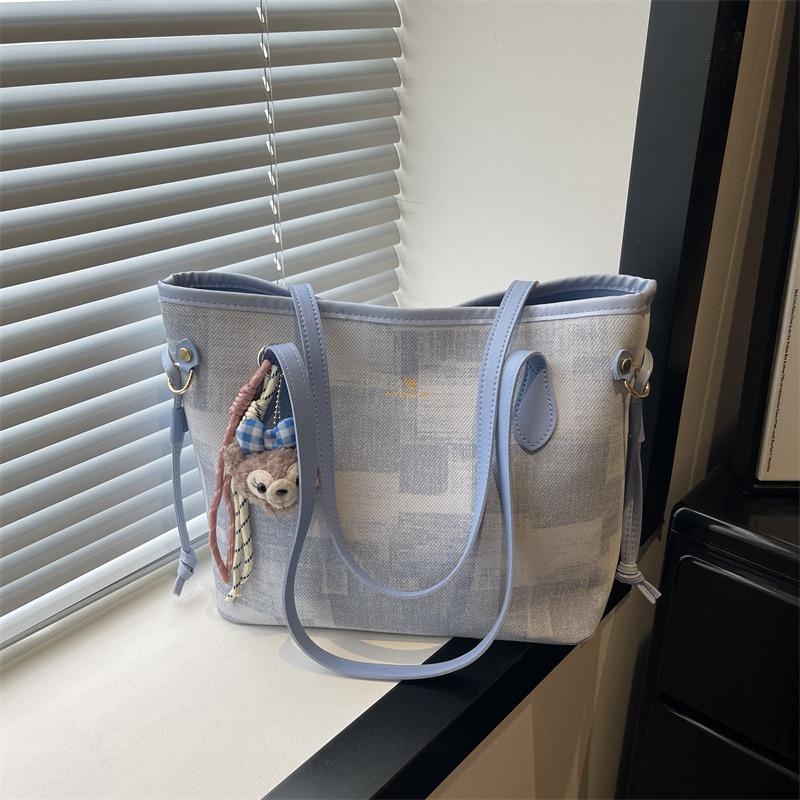 Spring Largecapacity Bag Women's New Fashion Commuter Shoulder Bag Highend Portable Tote Bucket Bag
